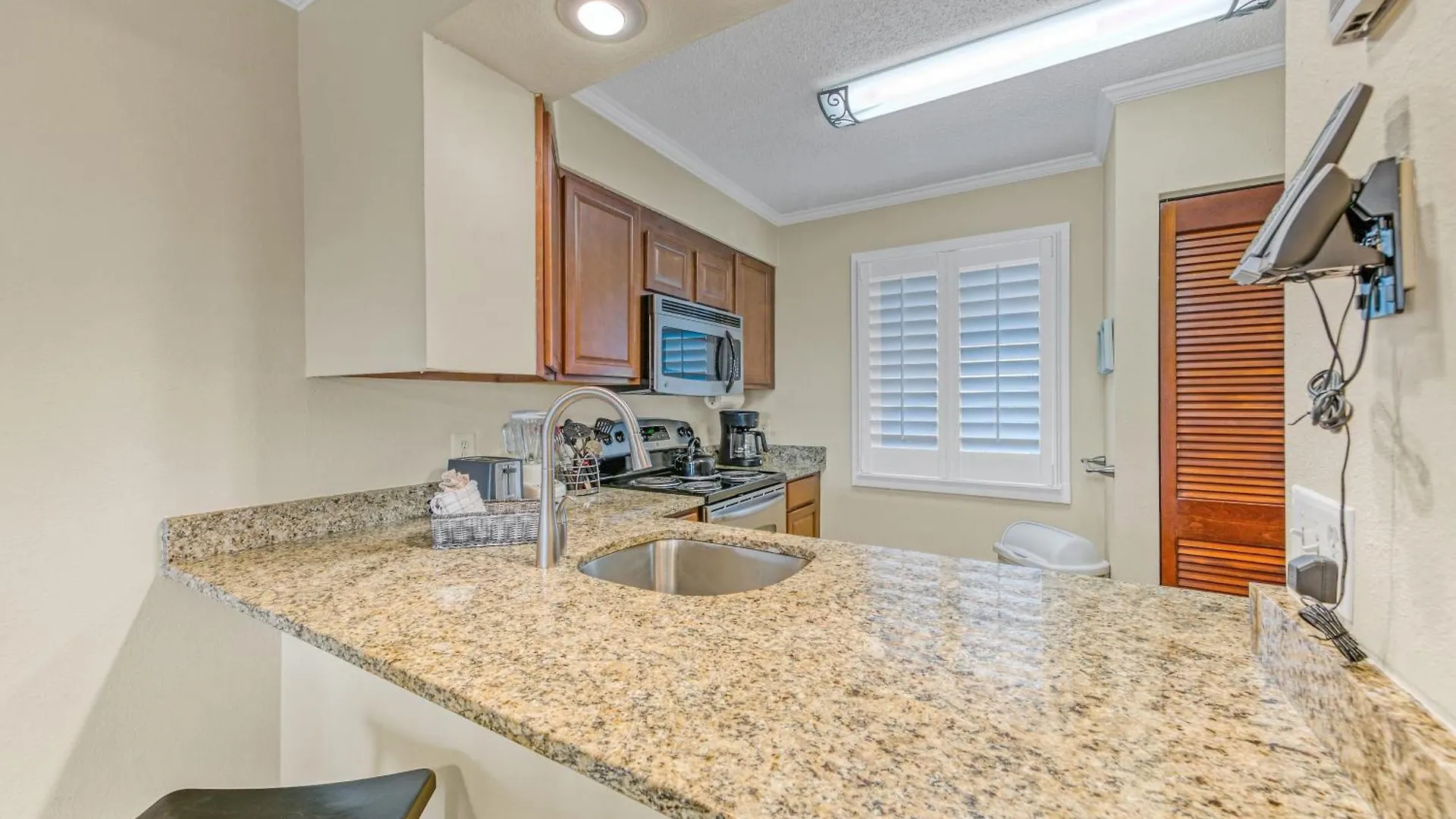 Islander 318, Updated 2 Bedroom 2 Bath, Free Service Destin
