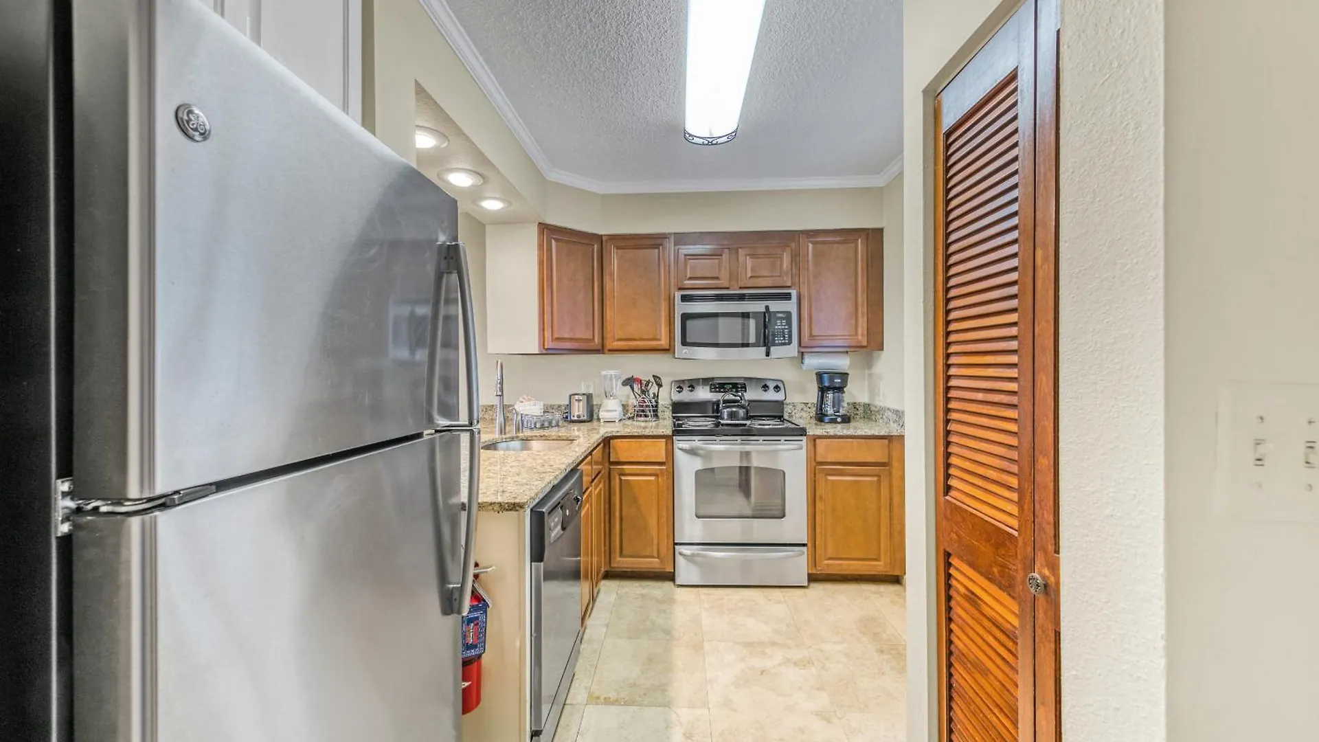 Islander 318, Updated 2 Bedroom 2 Bath, Free Service * Destin