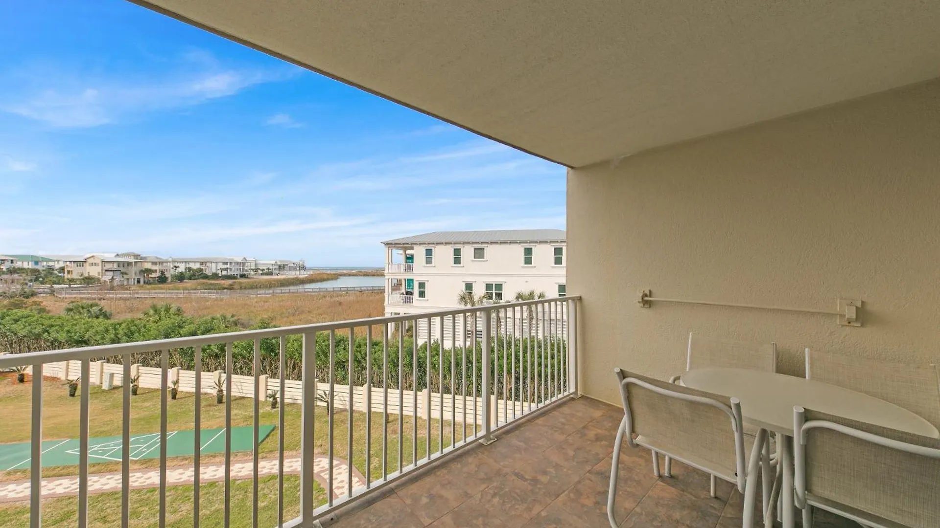 Islander 318, Updated 2 Bedroom 2 Bath, Free Service * Destin