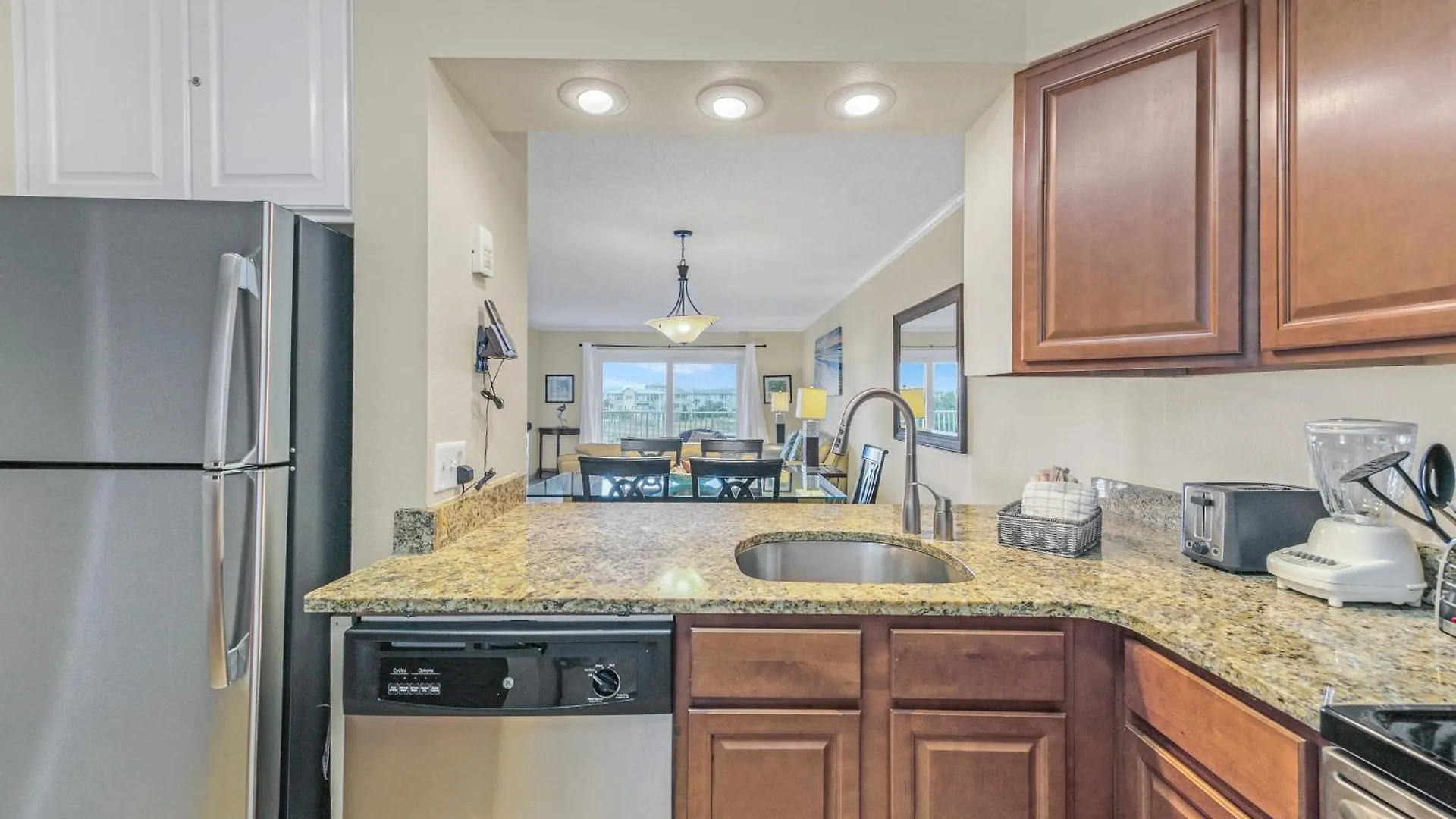 Islander 318, Updated 2 Bedroom 2 Bath, Free Service Destin