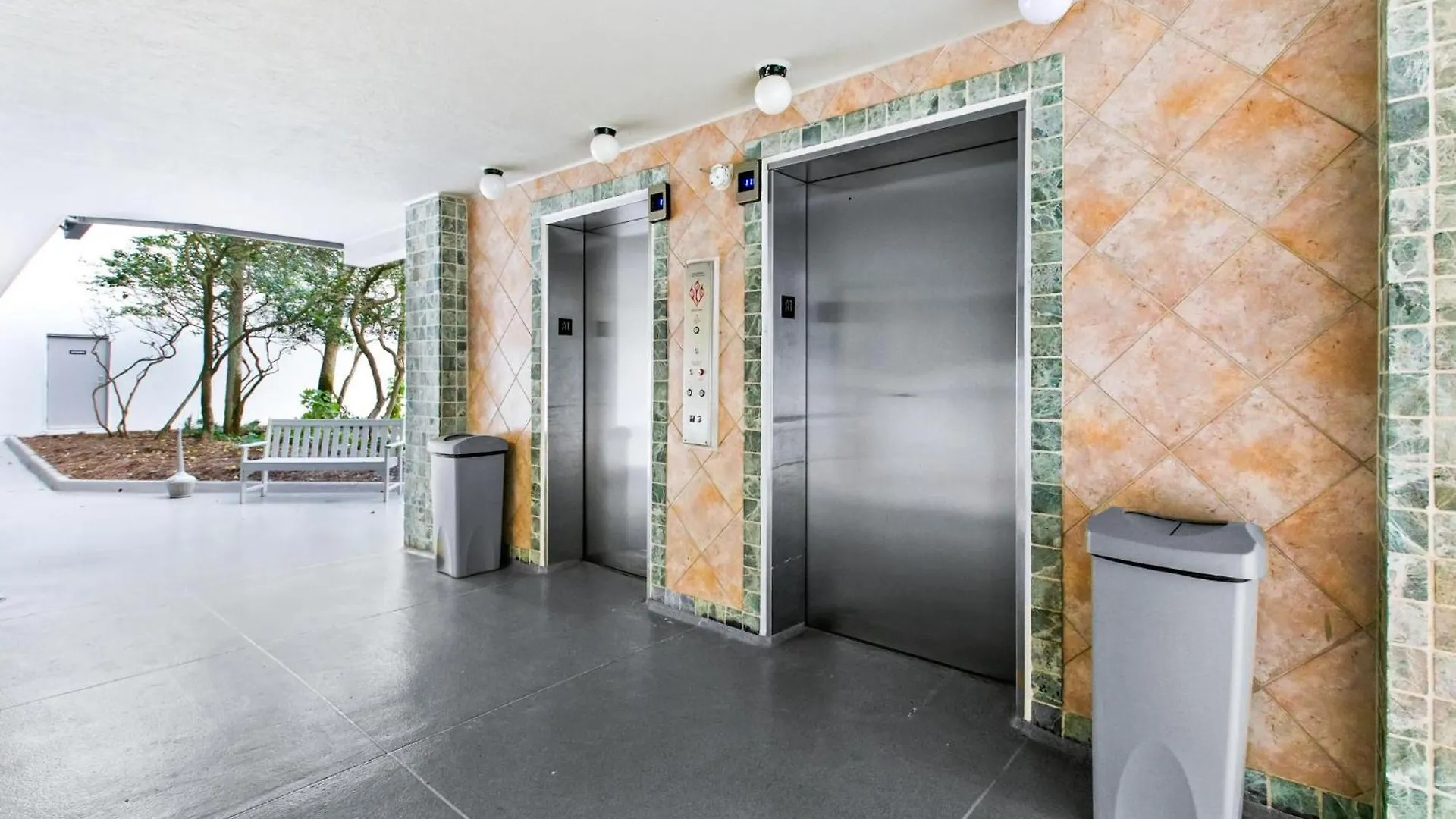 Emerald Towers 0706 *