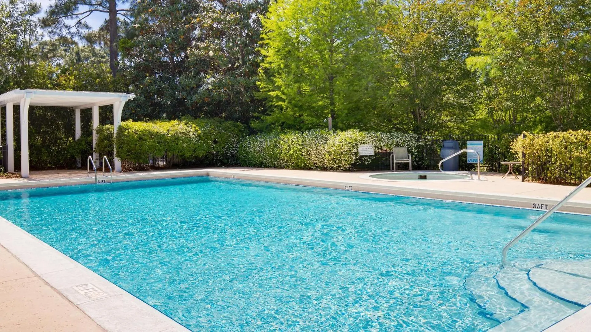 1358 Laurel Grove