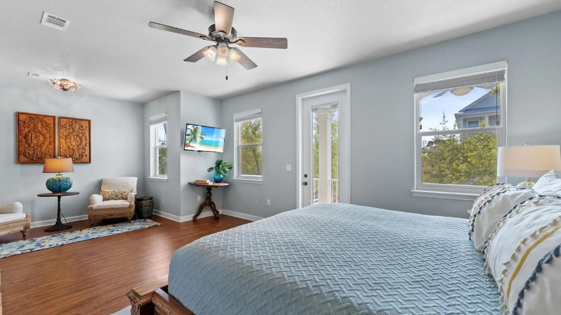 Ooh La La - 4555 Grand Key Loop East *