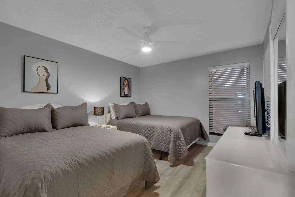 Heated Pool, Steps To Beach, Great For Families *