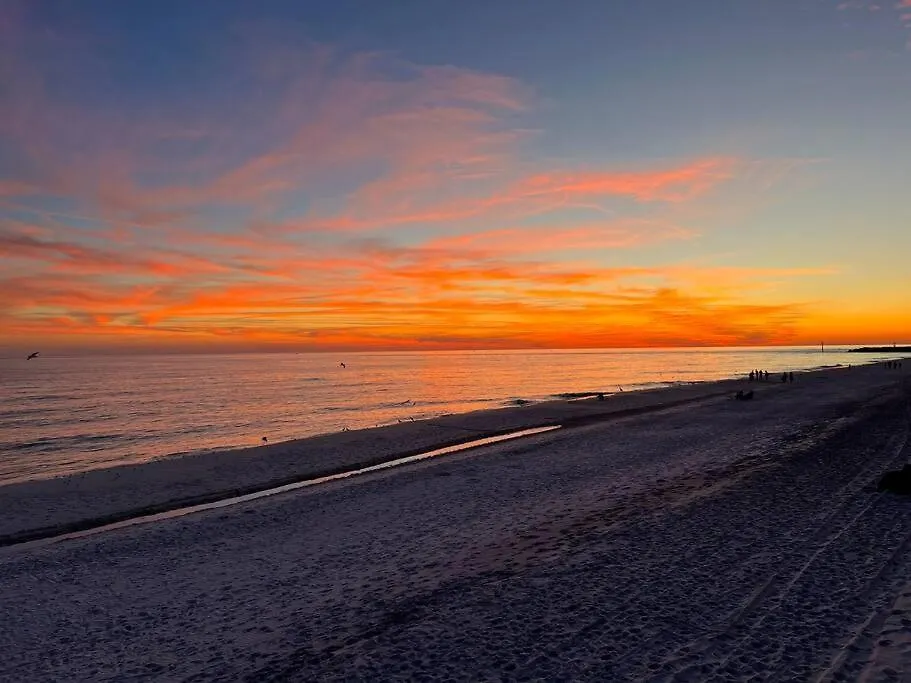 Heated Pool, Steps To Beach, Great For Families Destin