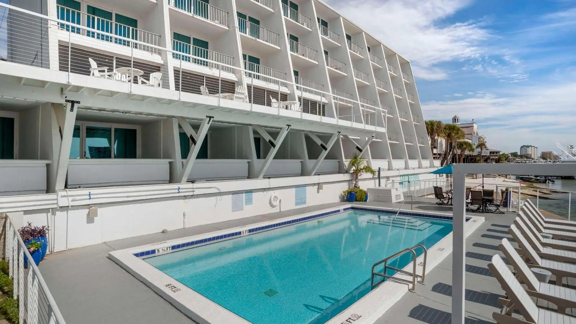 Hotel On Harbor, Ascend Collection 3*