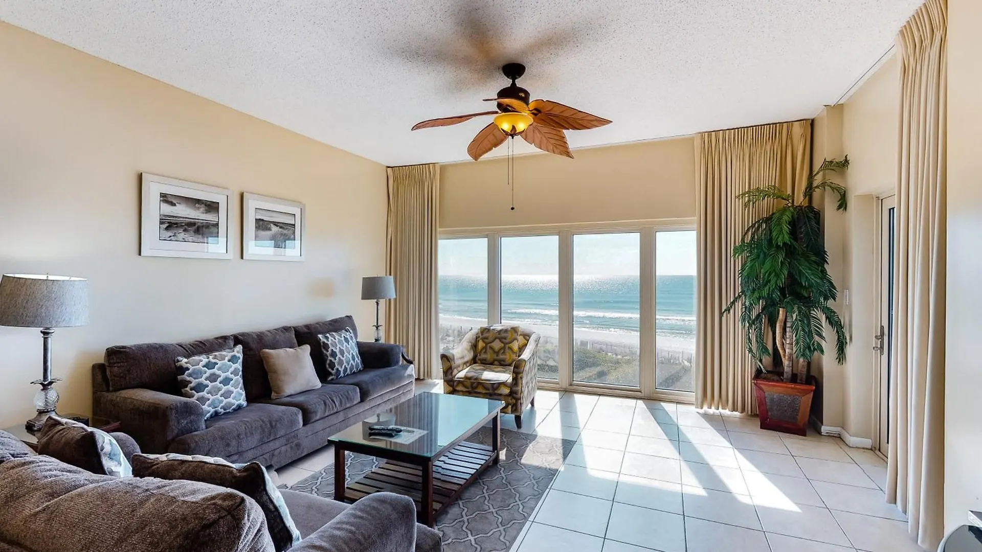 Holiday home Tops'l Manor I
