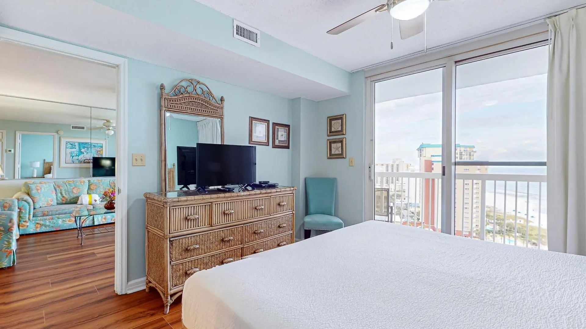 Pelican 1717 Apartment