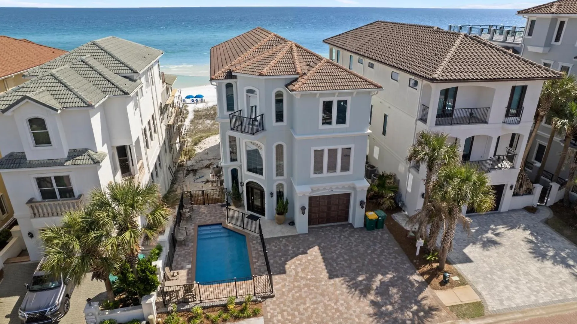 Gulf Front, Pool, Hot Tub- 2 Kitchens - Elevator Destin