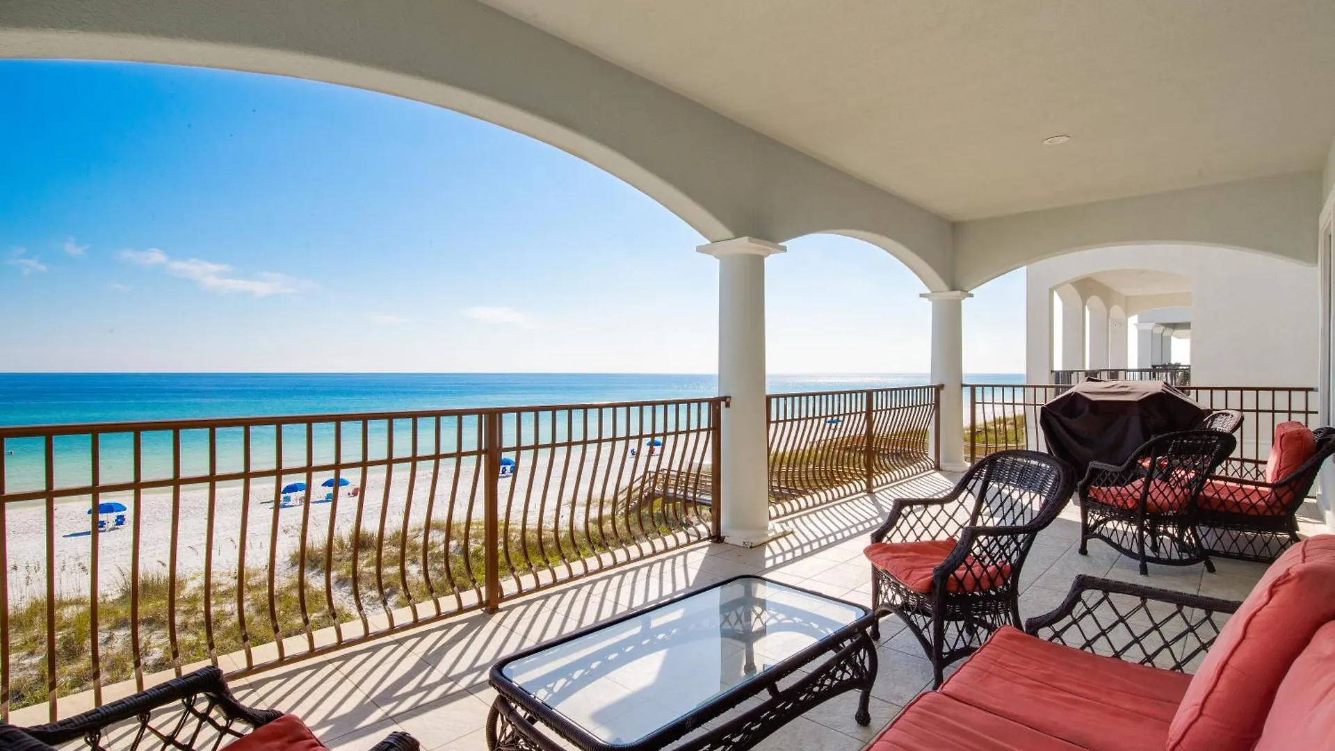 Gulf Front, Pool, Hot Tub- 2 Kitchens - Elevator Holiday home