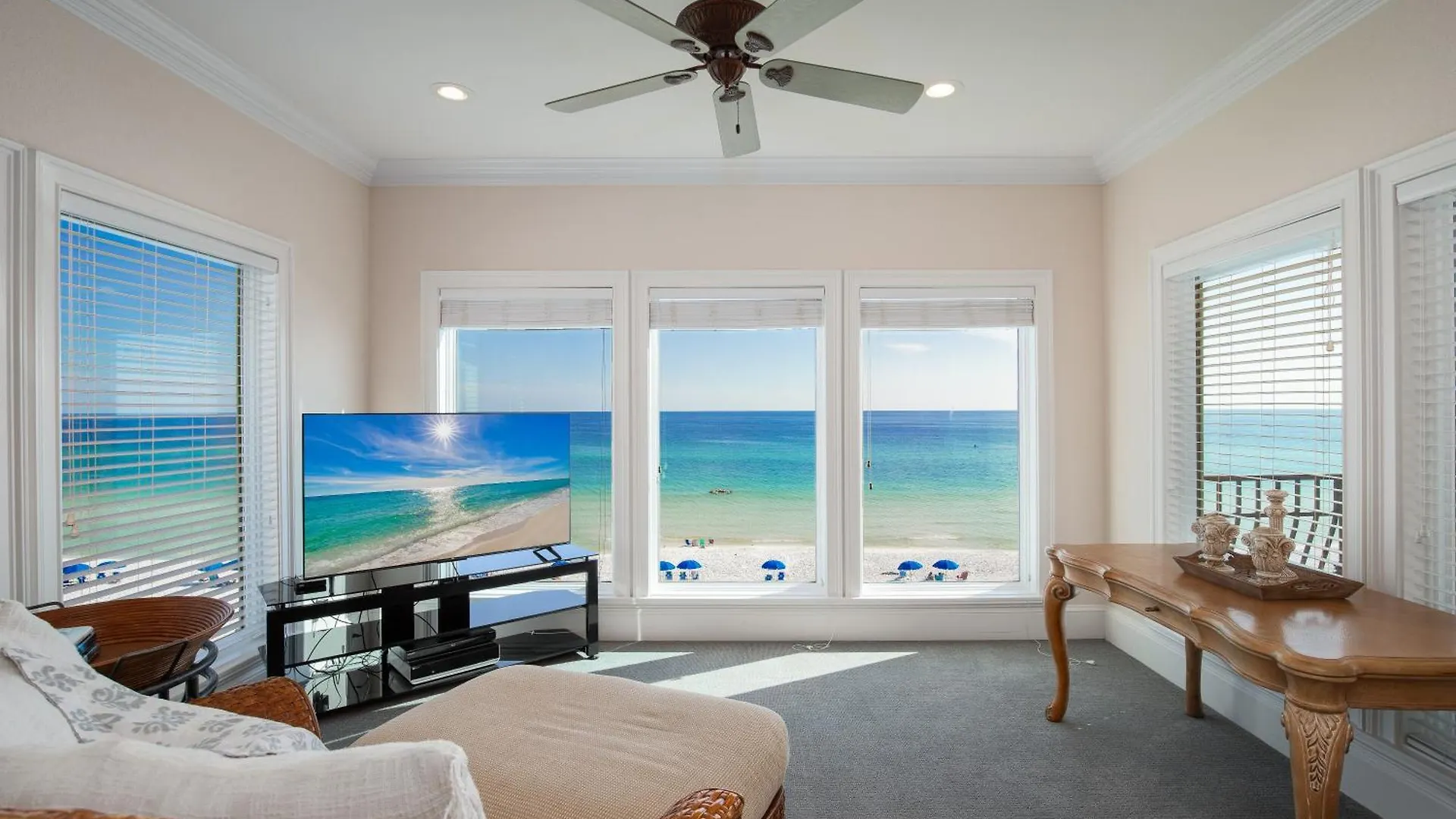 Gulf Front, Pool, Hot Tub- 2 Kitchens - Elevator