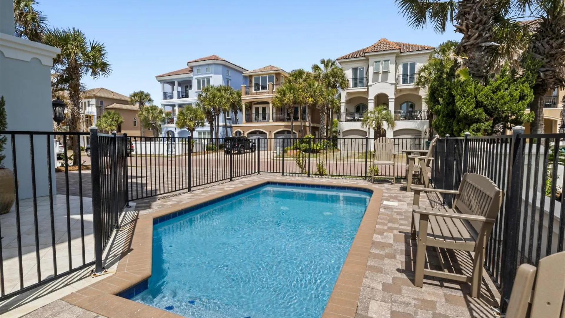 Gulf Front, Pool, Hot Tub- 2 Kitchens - Elevator Holiday home Destin