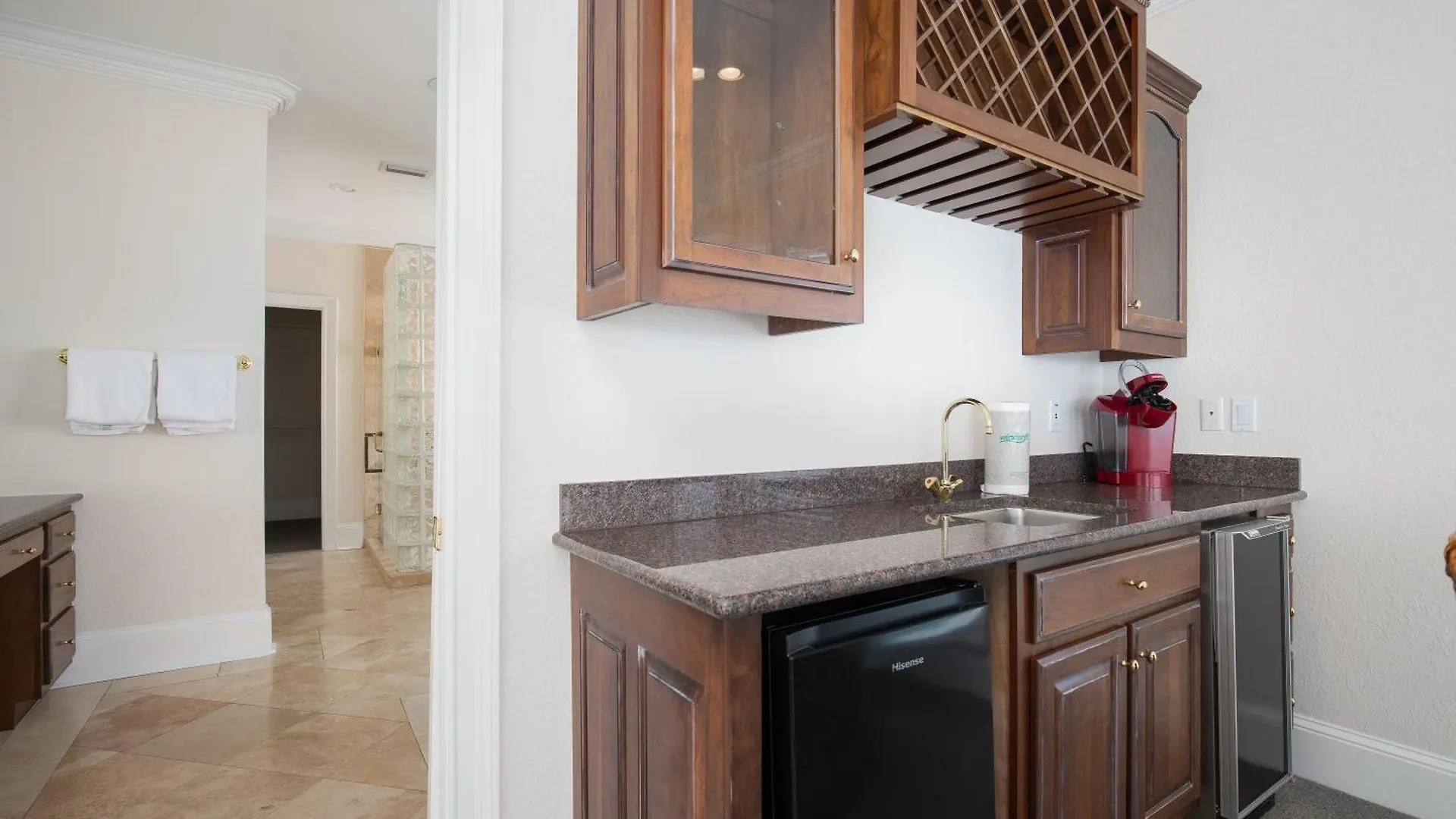 Gulf Front, Pool, Hot Tub- 2 Kitchens - Elevator *