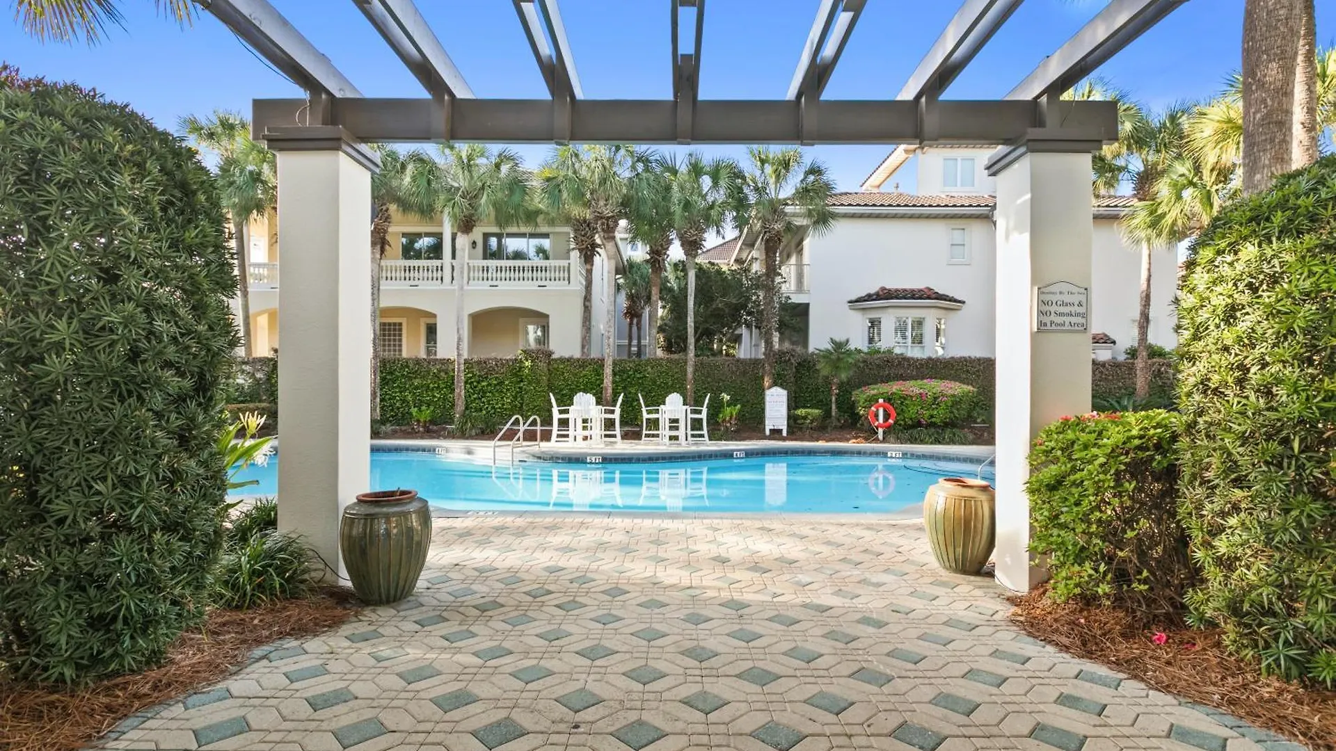 Gulf Front, Pool, Hot Tub- 2 Kitchens - Elevator