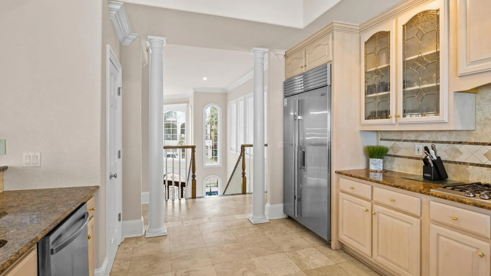 Gulf Front, Pool, Hot Tub- 2 Kitchens - Elevator
