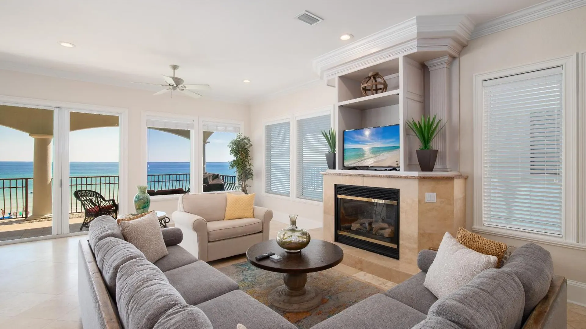 Gulf Front, Pool, Hot Tub- 2 Kitchens - Elevator Holiday home Destin