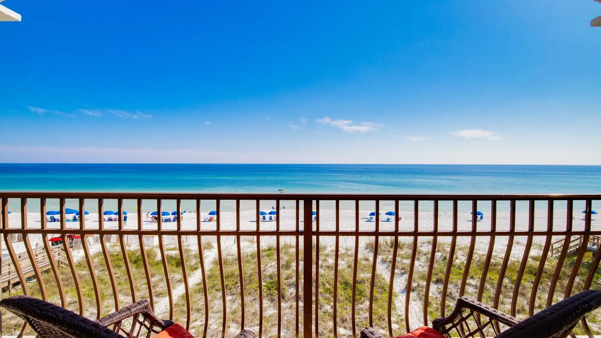 Gulf Front, Pool, Hot Tub- 2 Kitchens - Elevator Holiday home Destin
