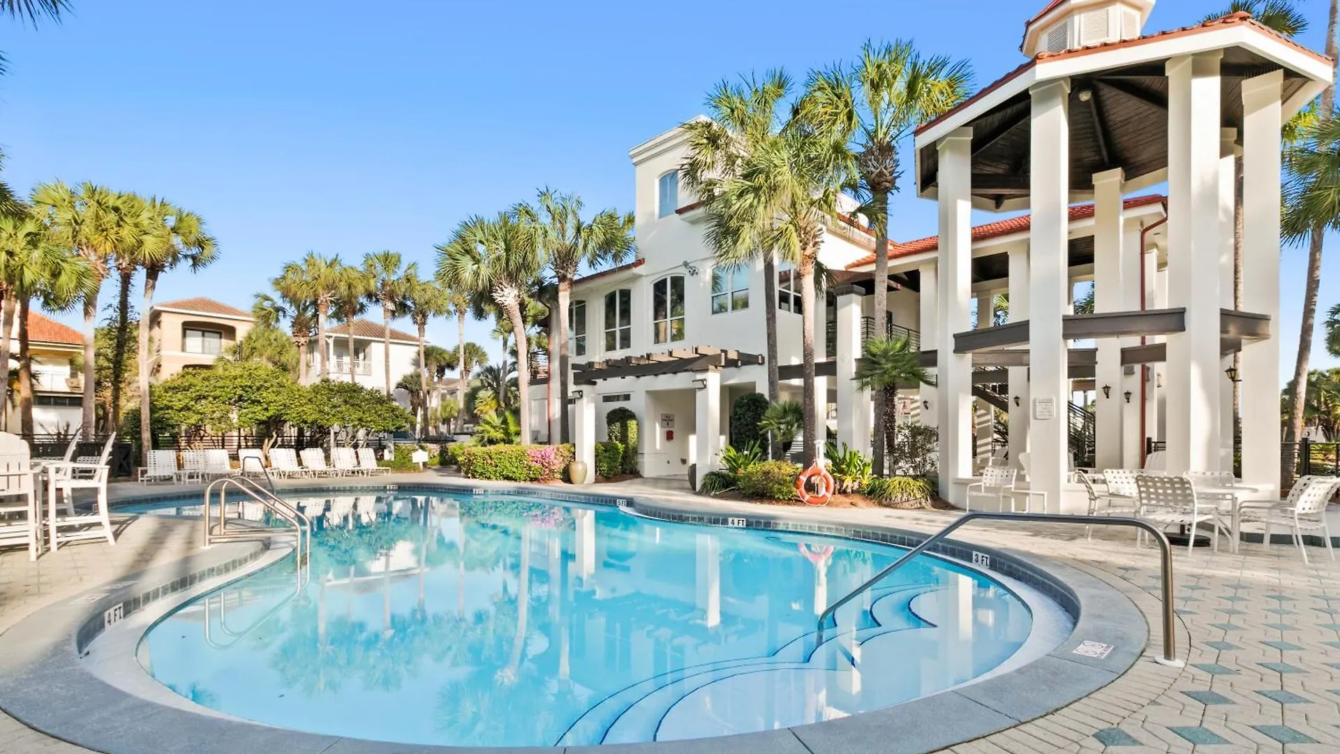 Luxury Community Pool, Hot Tub And And Games Holiday home *