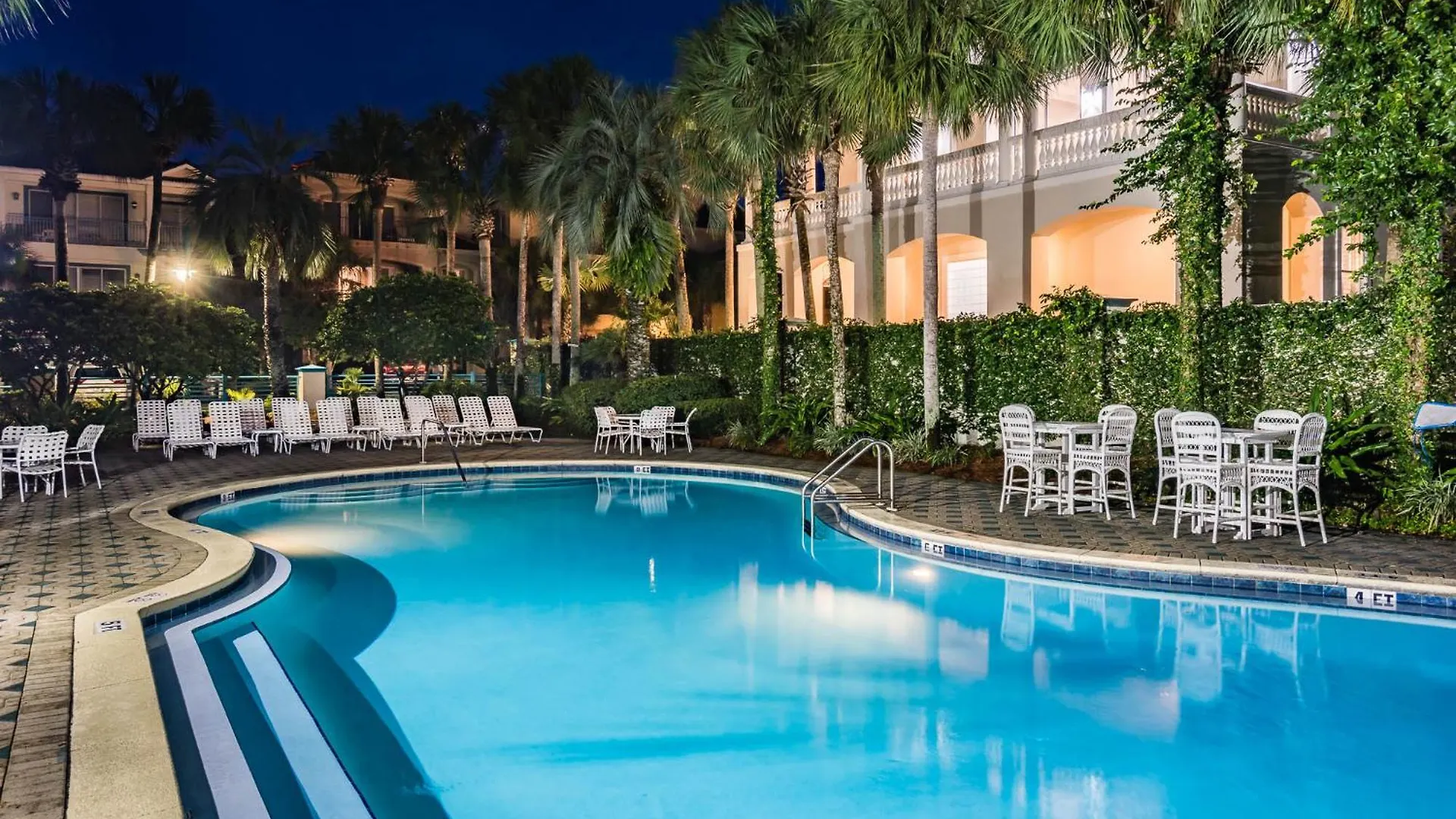 Luxury Community Pool, Hot Tub And And Games Holiday home
