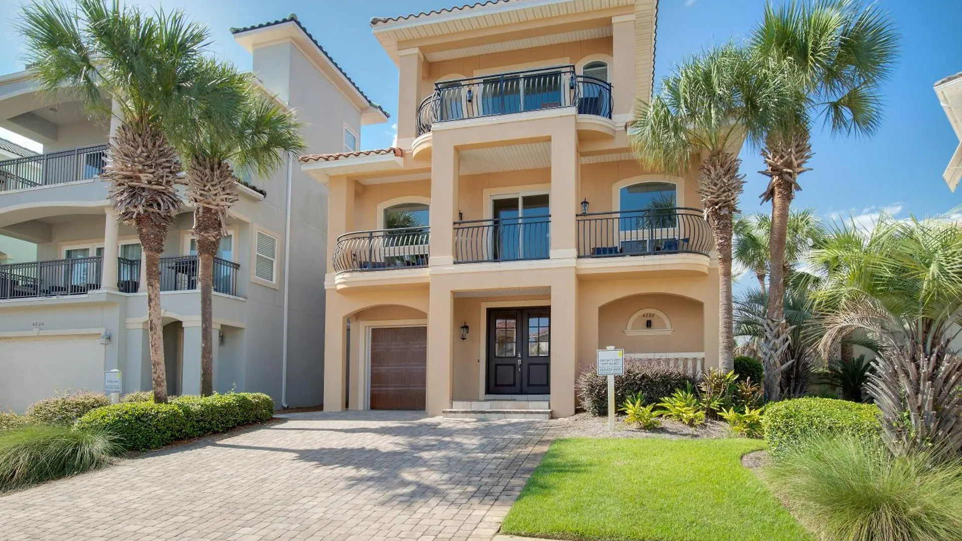 Luxury Community Pool, Hot Tub And And Games Holiday home *
