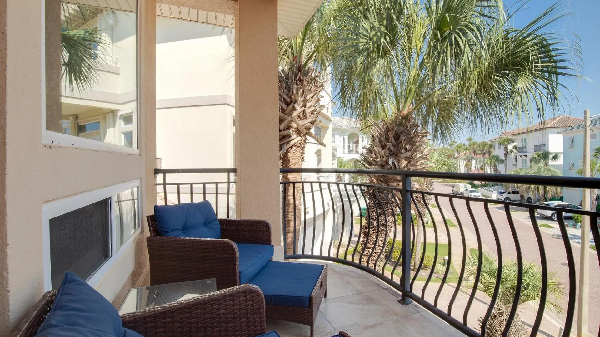 Luxury Community Pool, Hot Tub And And Games *