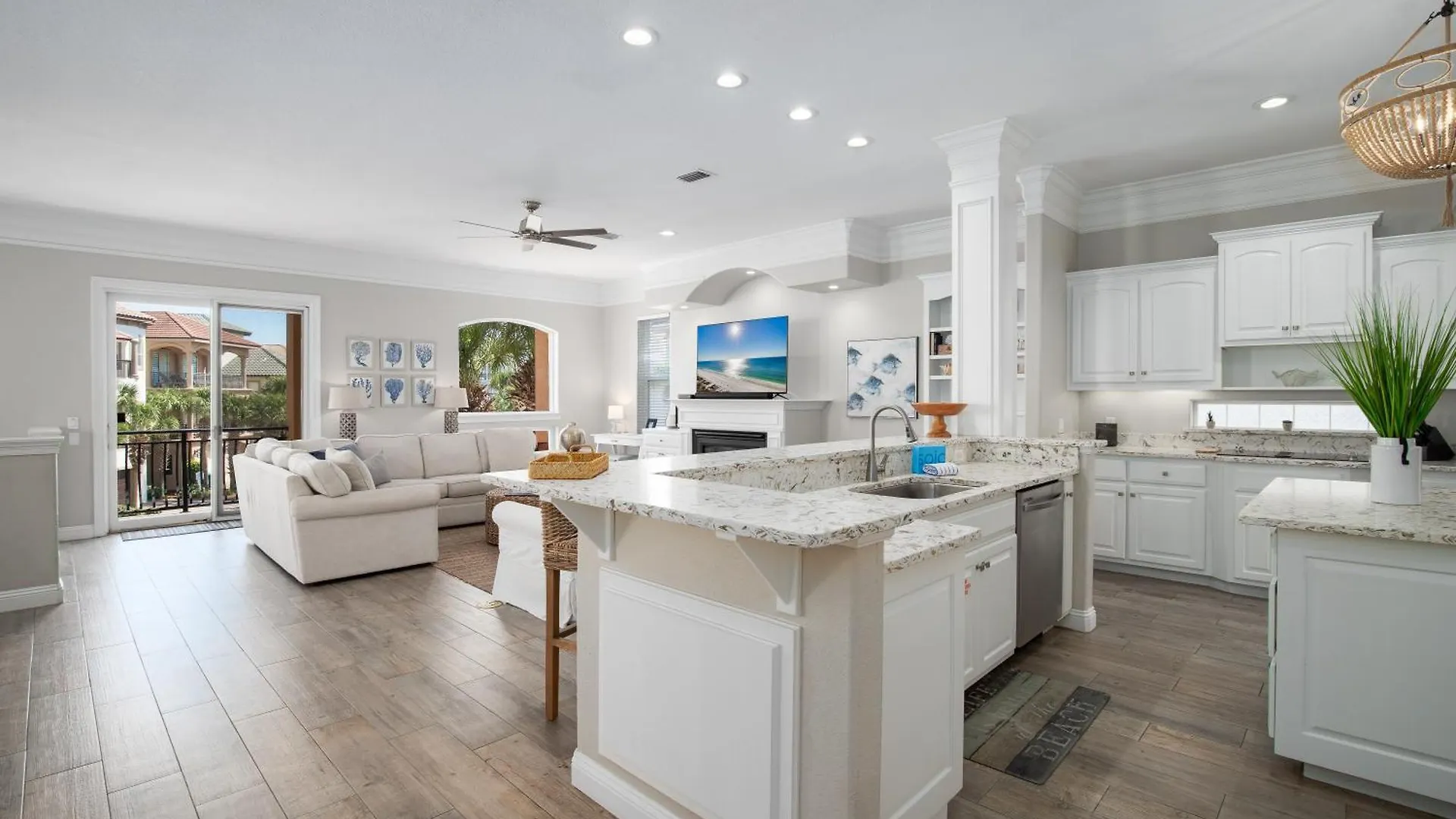 Luxury Community Pool, Hot Tub And And Games