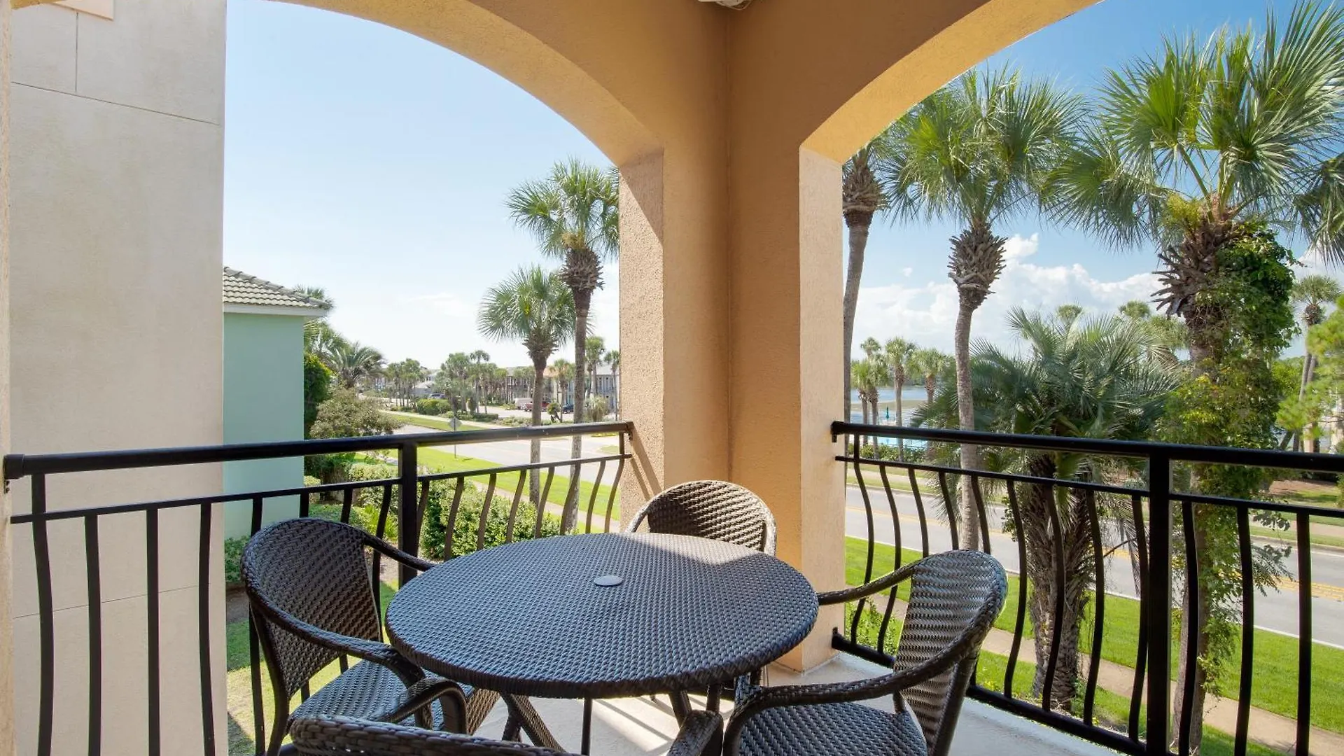 Luxury Community Pool, Hot Tub And And Games