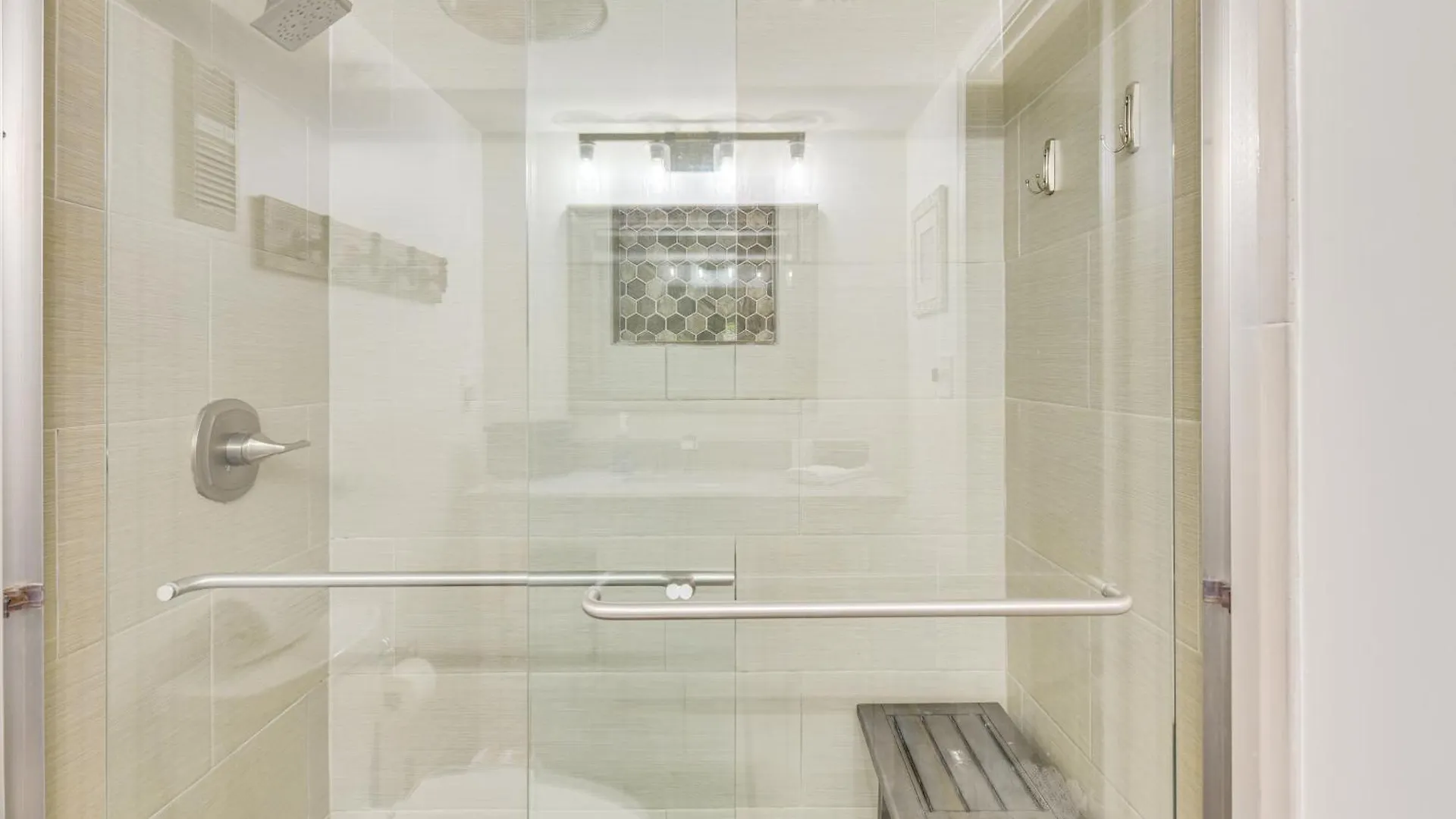 Airy With Pool - Walk To Private Beach! *