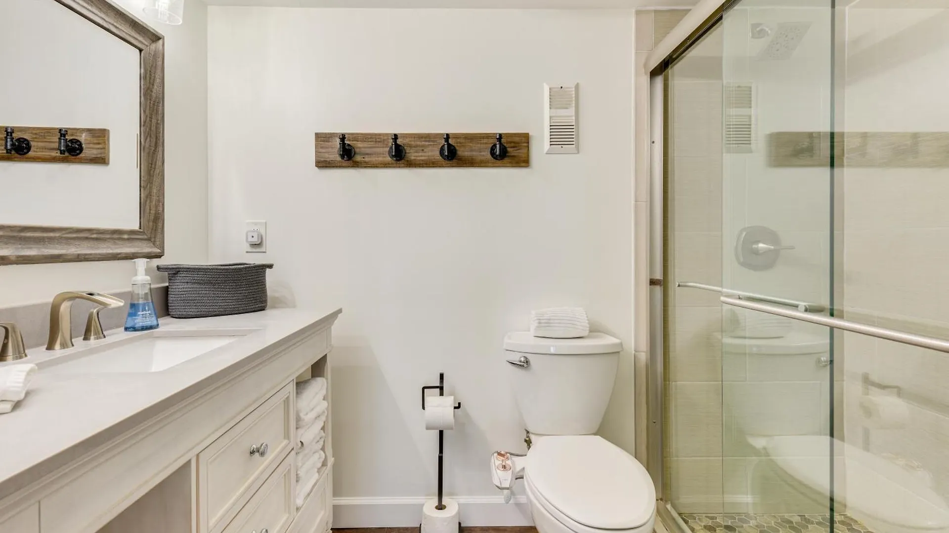Airy With Pool - Walk To Private Beach! Destin