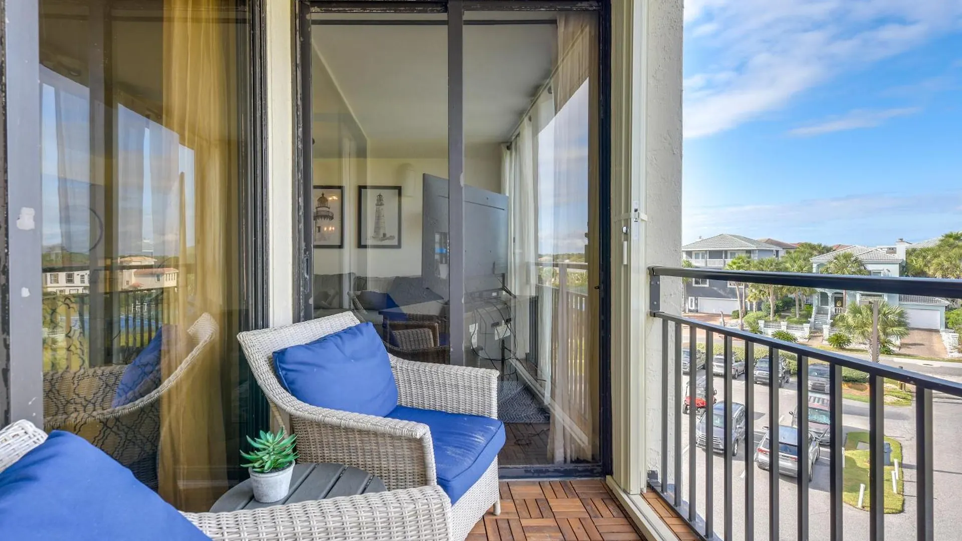 Airy With Pool - Walk To Private Beach! * Destin