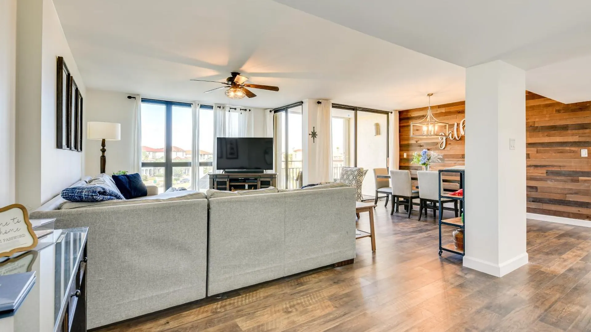 Airy With Pool - Walk To Private Beach! Destin