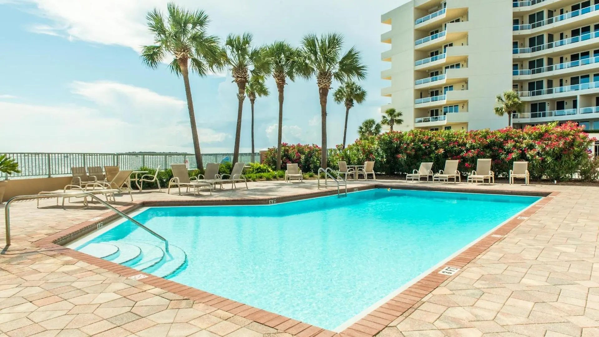 Apartment Waterview Towers 202 *