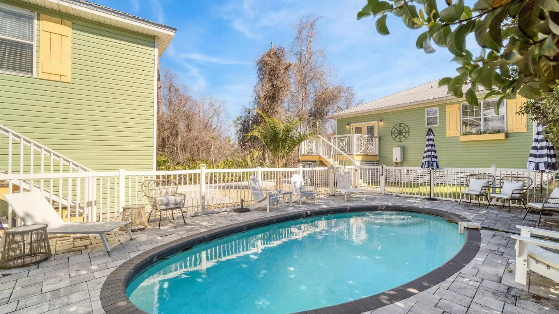 Halo By Avantstay Walk To Private Pool Holiday home Destin