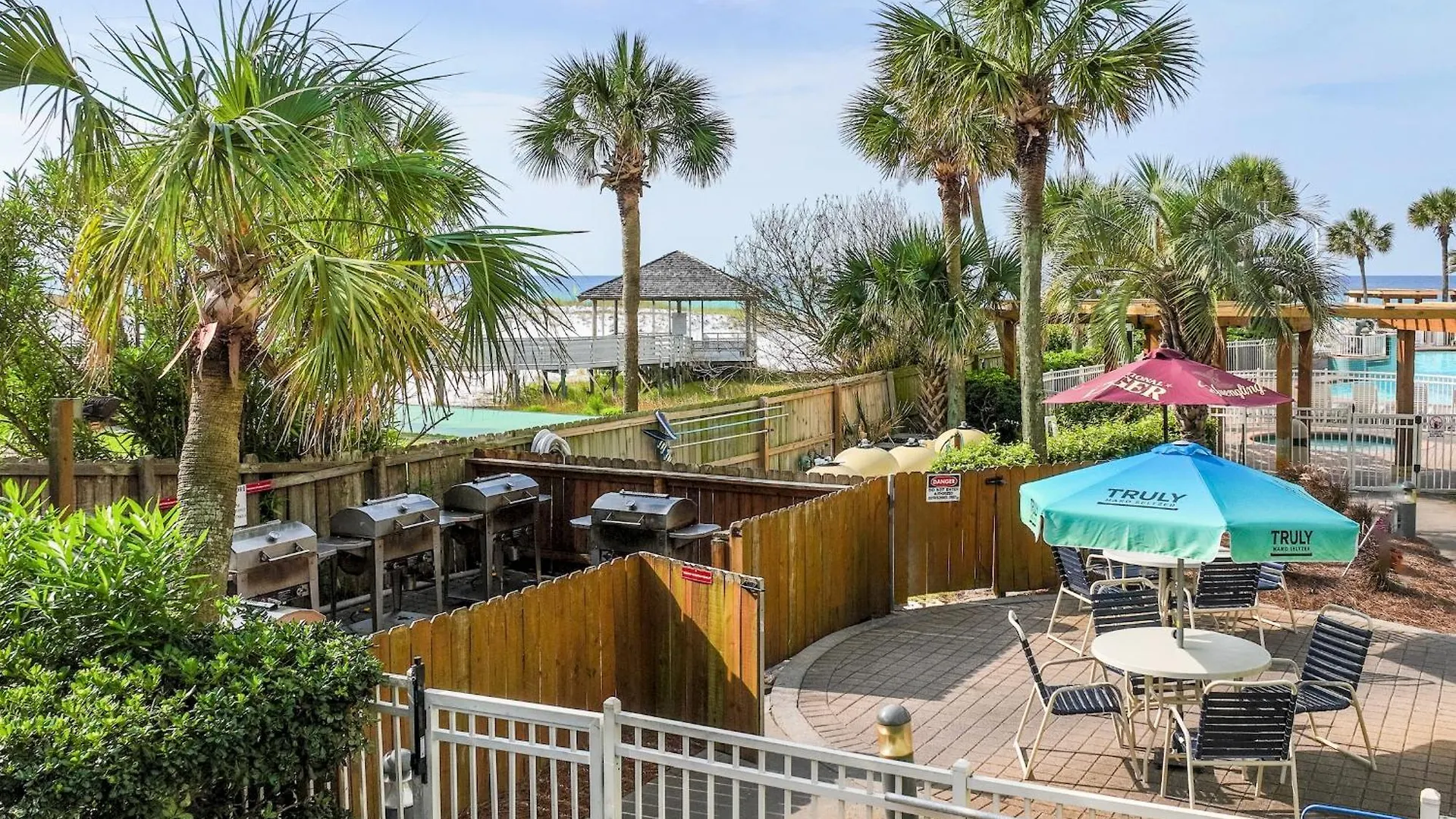 Biggest 2 Bedroom Corner Unit, 16th Flr Beachfront At Pelican Apartment