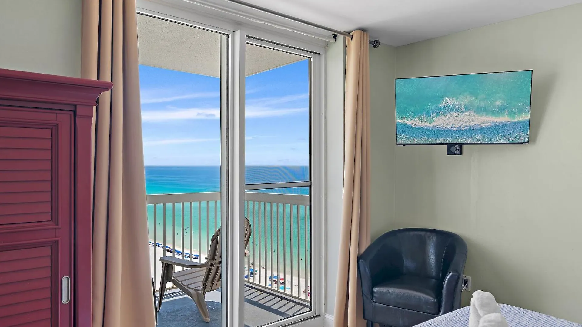 Biggest 2 Bedroom Corner Unit, 16th Flr Beachfront At Pelican Apartment Destin