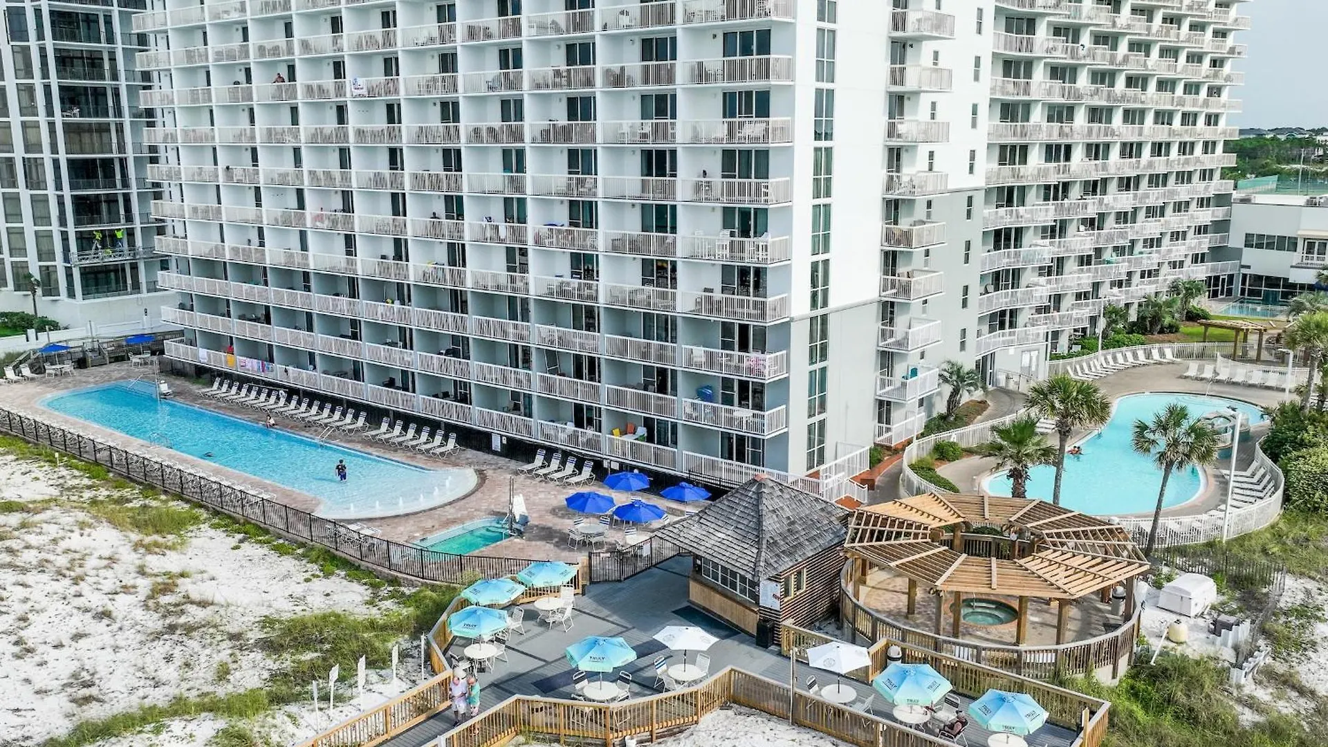 Biggest 2 Bedroom Corner Unit, 16th Flr Beachfront At Pelican Apartment