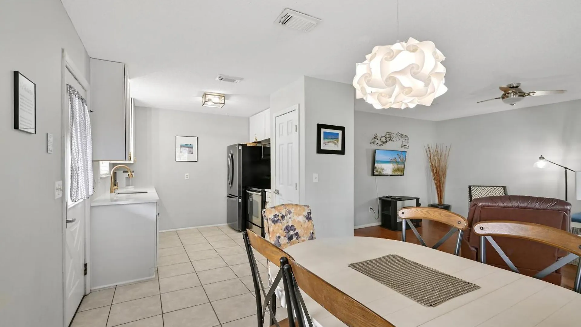 Pier Destiny 66 Pompano Street *