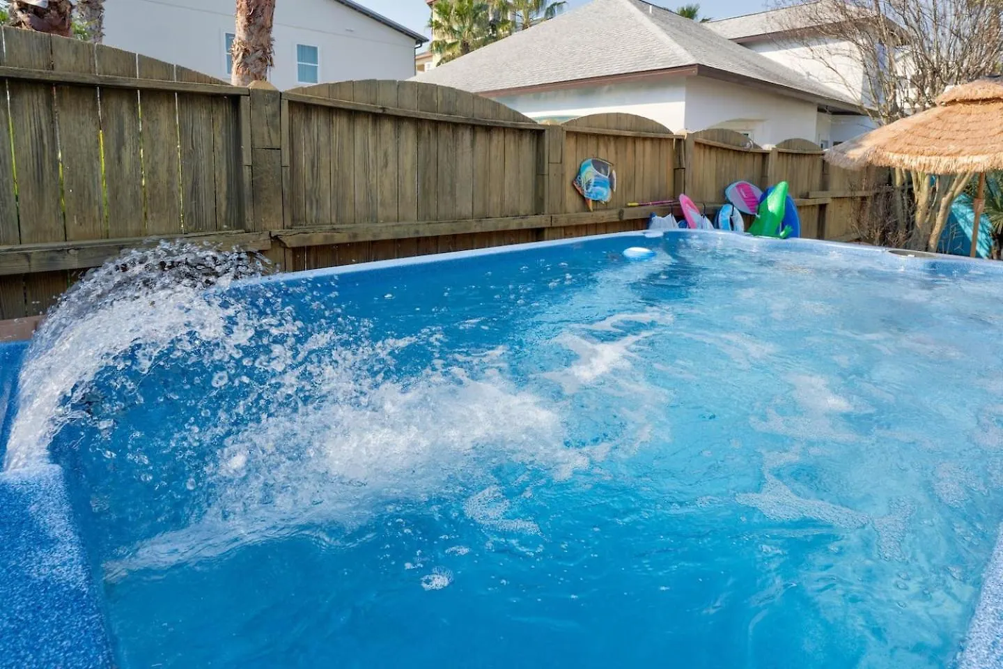 Private Access, Fenced Yard & Pet Friendly, Pool, Life House Дом отдыха