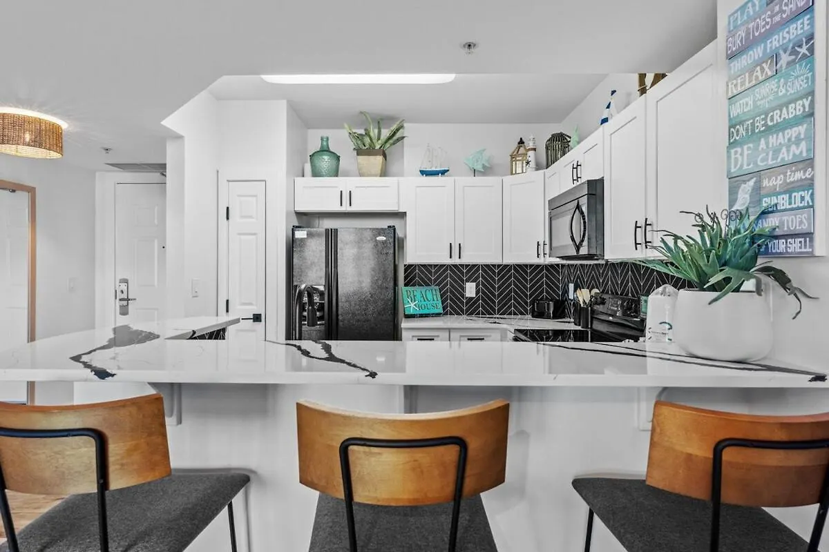 Sunrise Surprise 9th Floor 2br 2 Ba King Shuttle, Heated Pool!