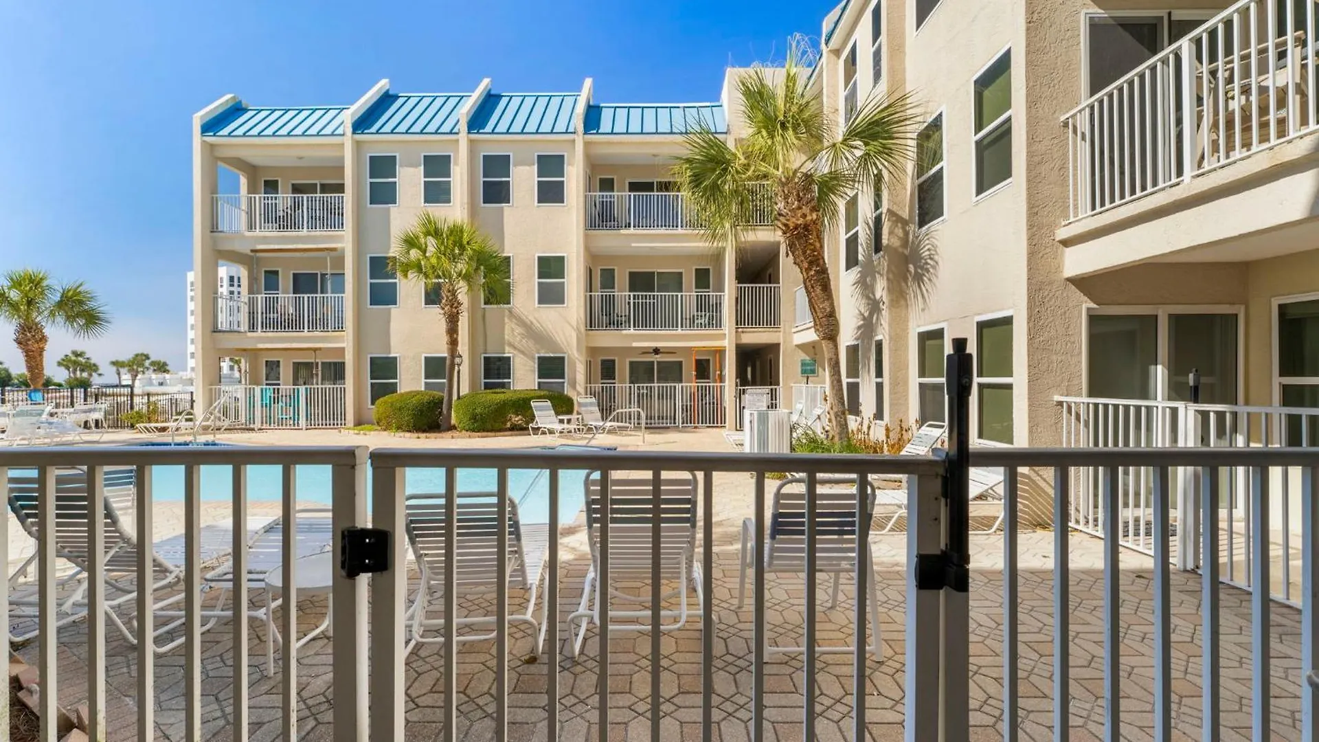דירה 102 Poolside