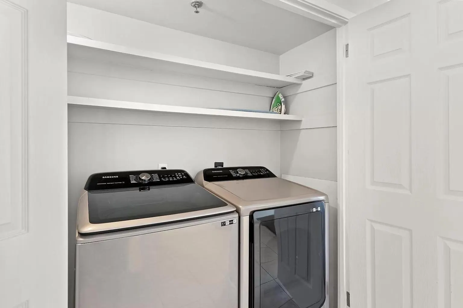 公寓 100 Gulf Shore Drive, Unit 502 *
