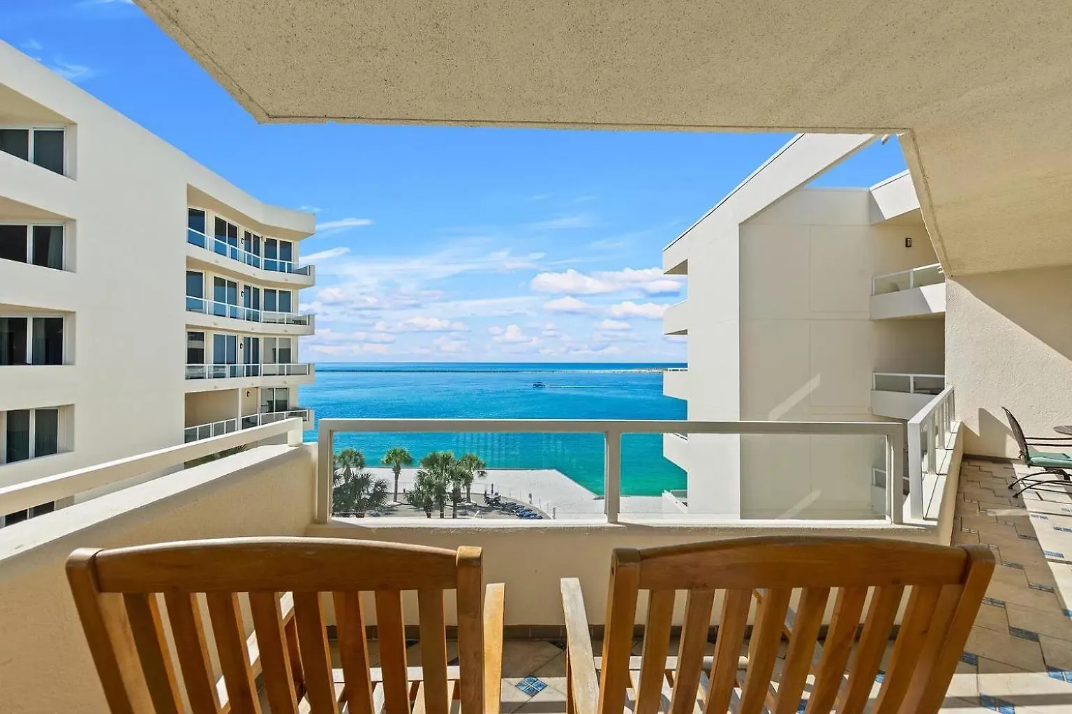 公寓 100 Gulf Shore Drive, Unit 502 *