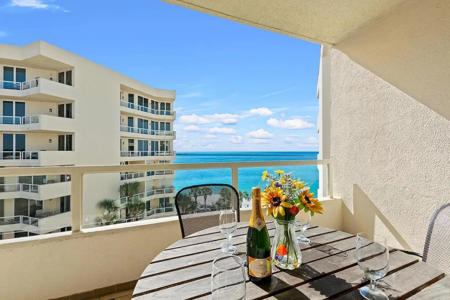 100 Gulf Shore Drive, Unit 502 * 德斯廷
