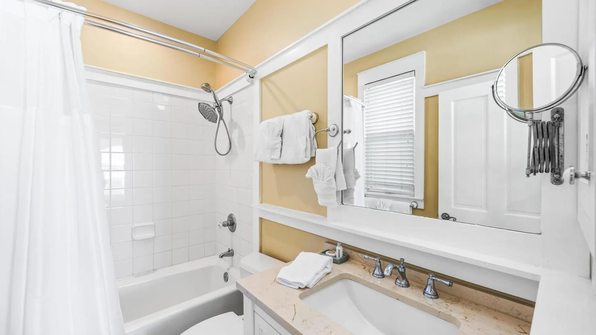 Sea La Vie- On The Beach- 2 Pools- Elevator Holiday home *
