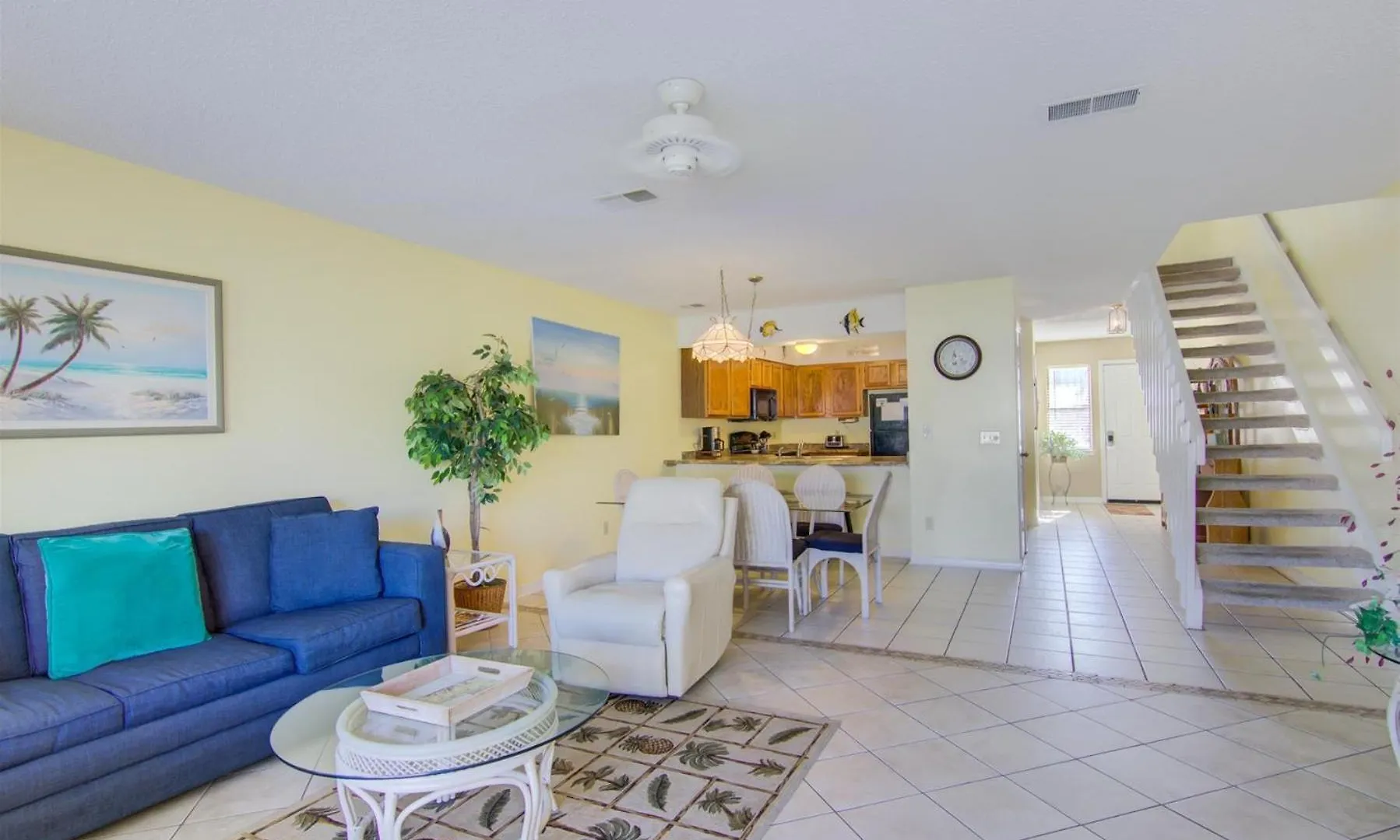 3 A, Three Bedroom Townhome * 德斯廷