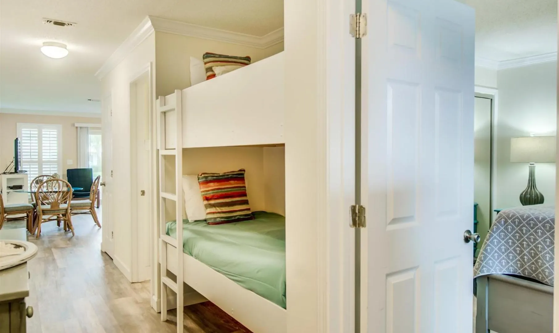 7 D, One Bedroom *