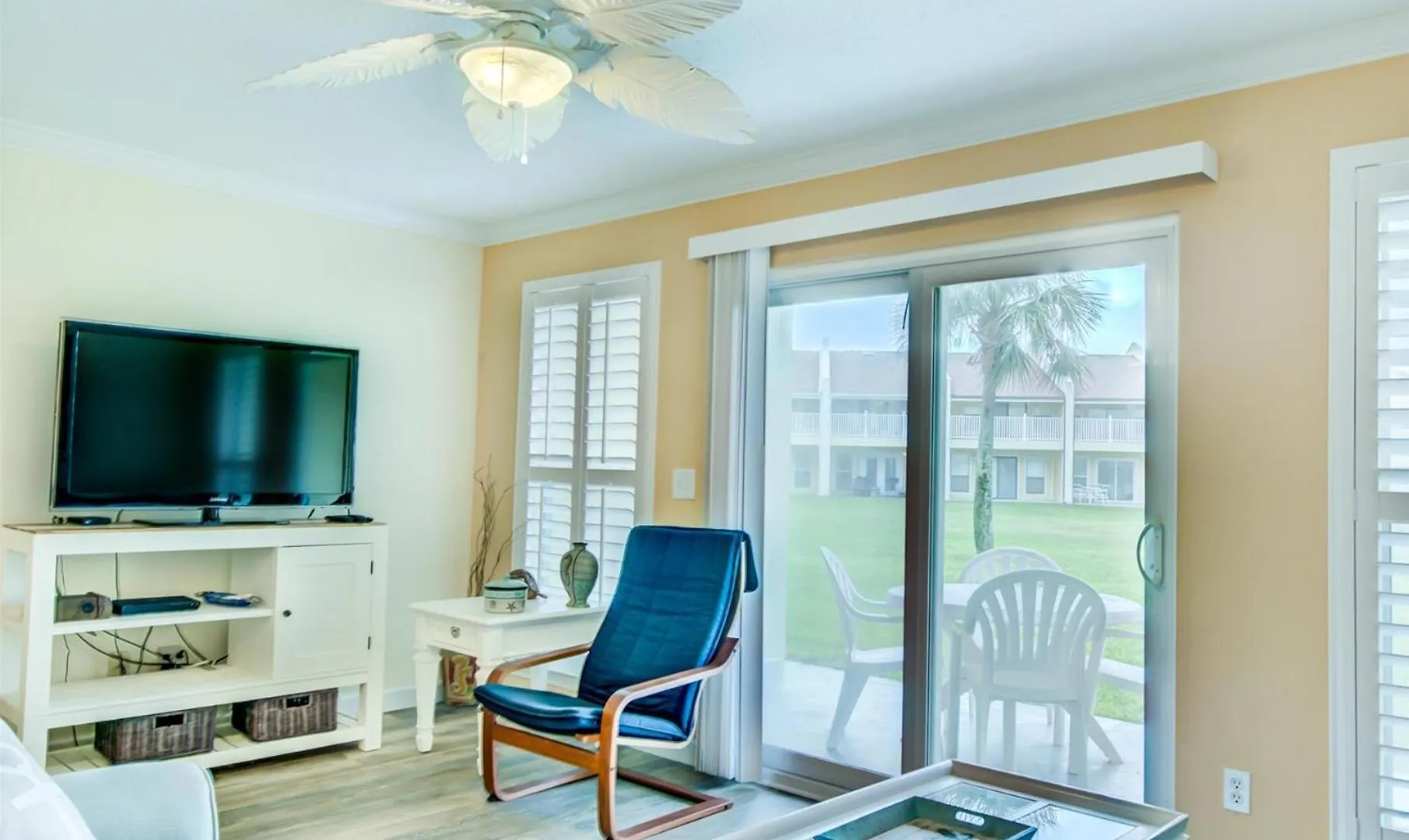 7 D, One Bedroom *