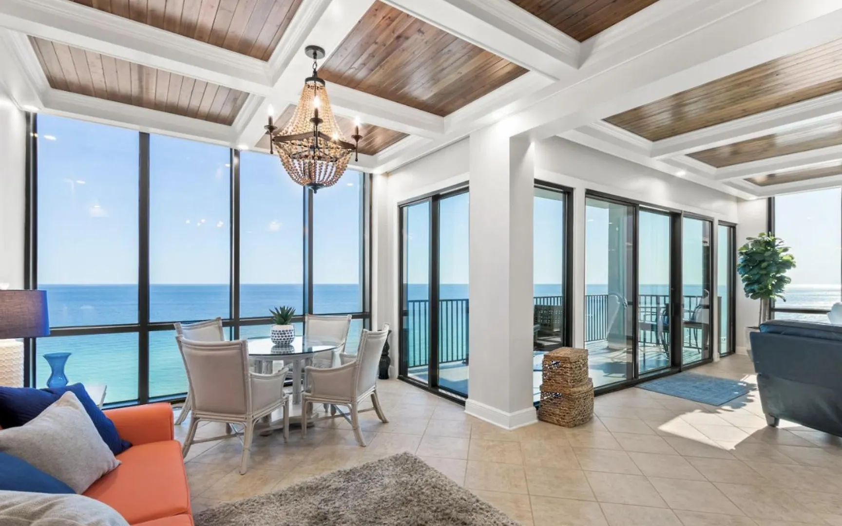 Available For Season! Amazing Gulf-front At Emerald Towers Semesterbostad Destin
