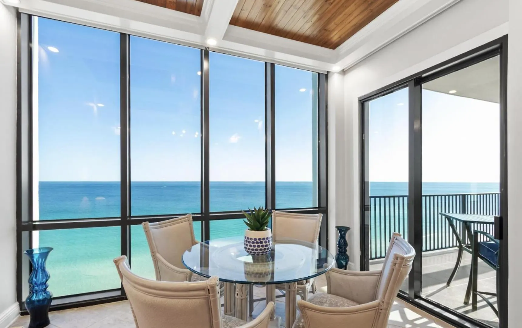 Available For Season! Amazing Gulf-front At Emerald Towers Semesterbostad