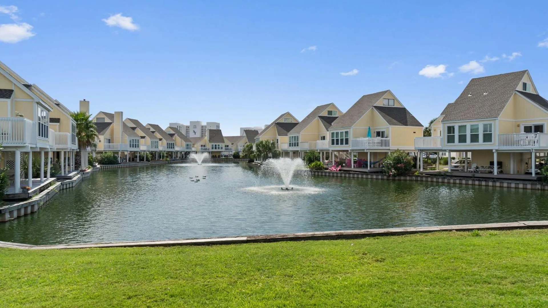 Sandpiper Cove 8140 - 500 Feet To The Beach! Pool In The Back Yard! 德斯廷